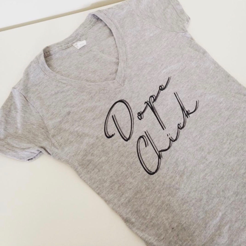 V neck graphic tee